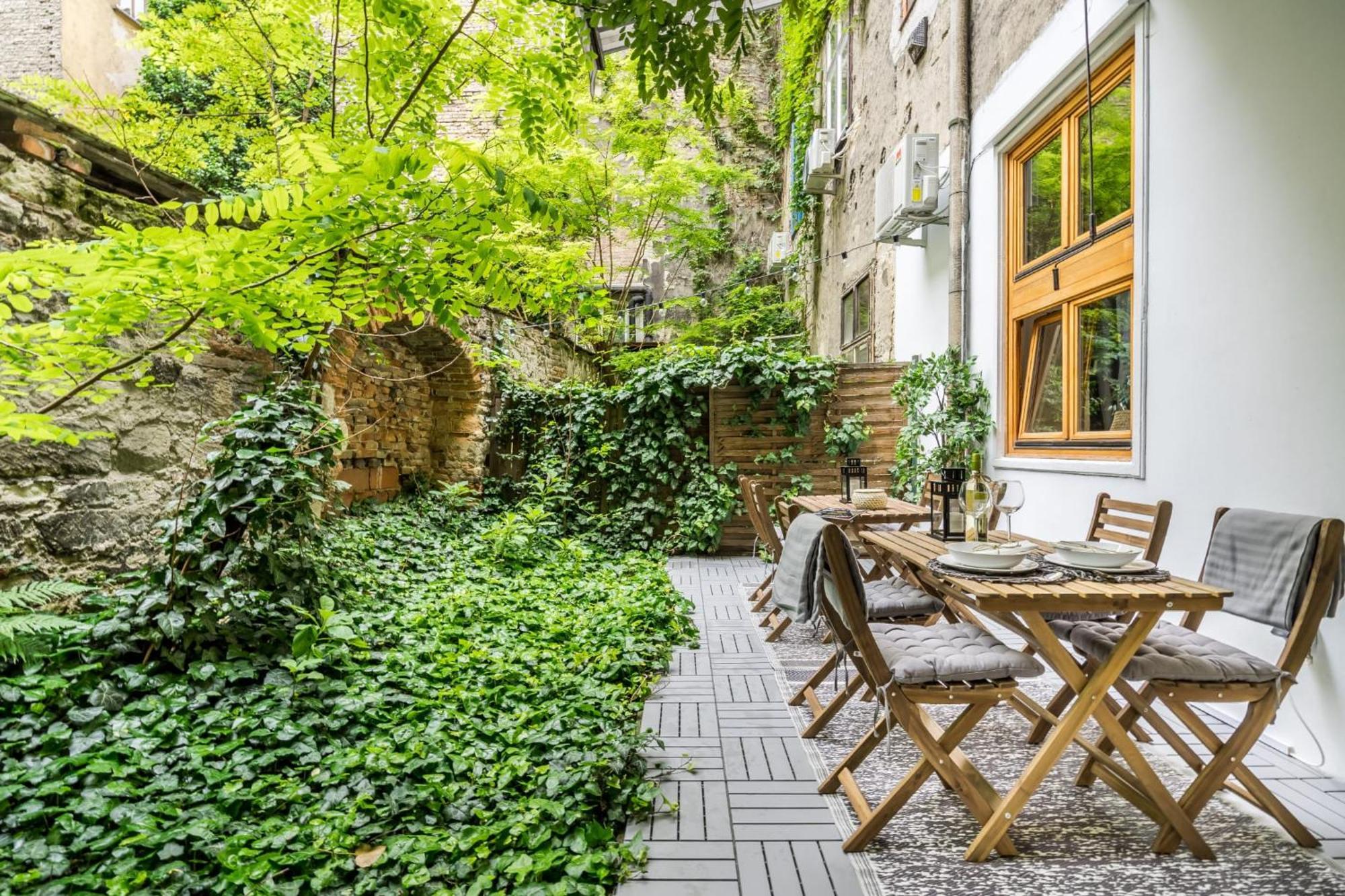 Wellness Wonderland: Garden, Sauna, Jacuzzi In Cbd Budapest Eksteriør bilde