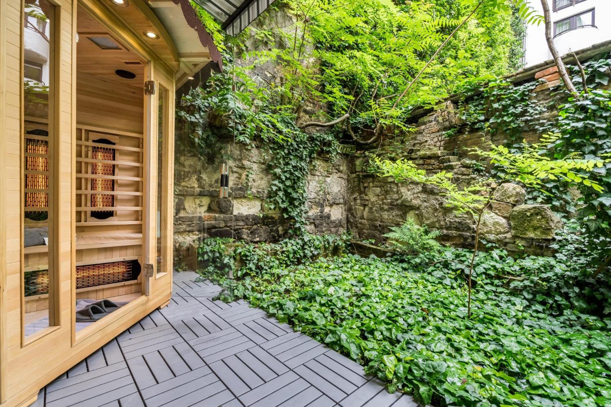 Wellness Wonderland: Garden, Sauna, Jacuzzi In Cbd Budapest Eksteriør bilde