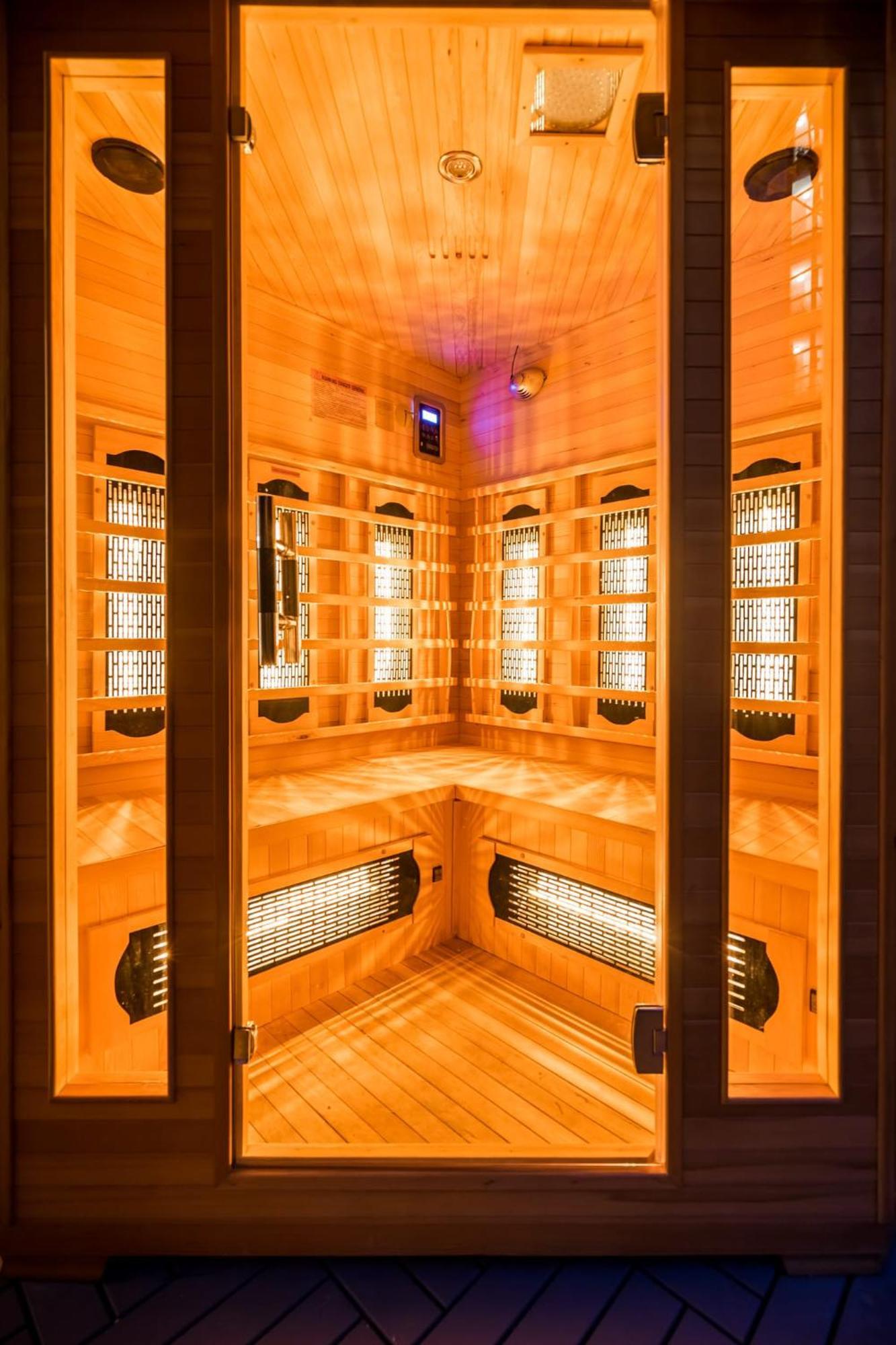 Wellness Wonderland: Garden, Sauna, Jacuzzi In Cbd Budapest Eksteriør bilde