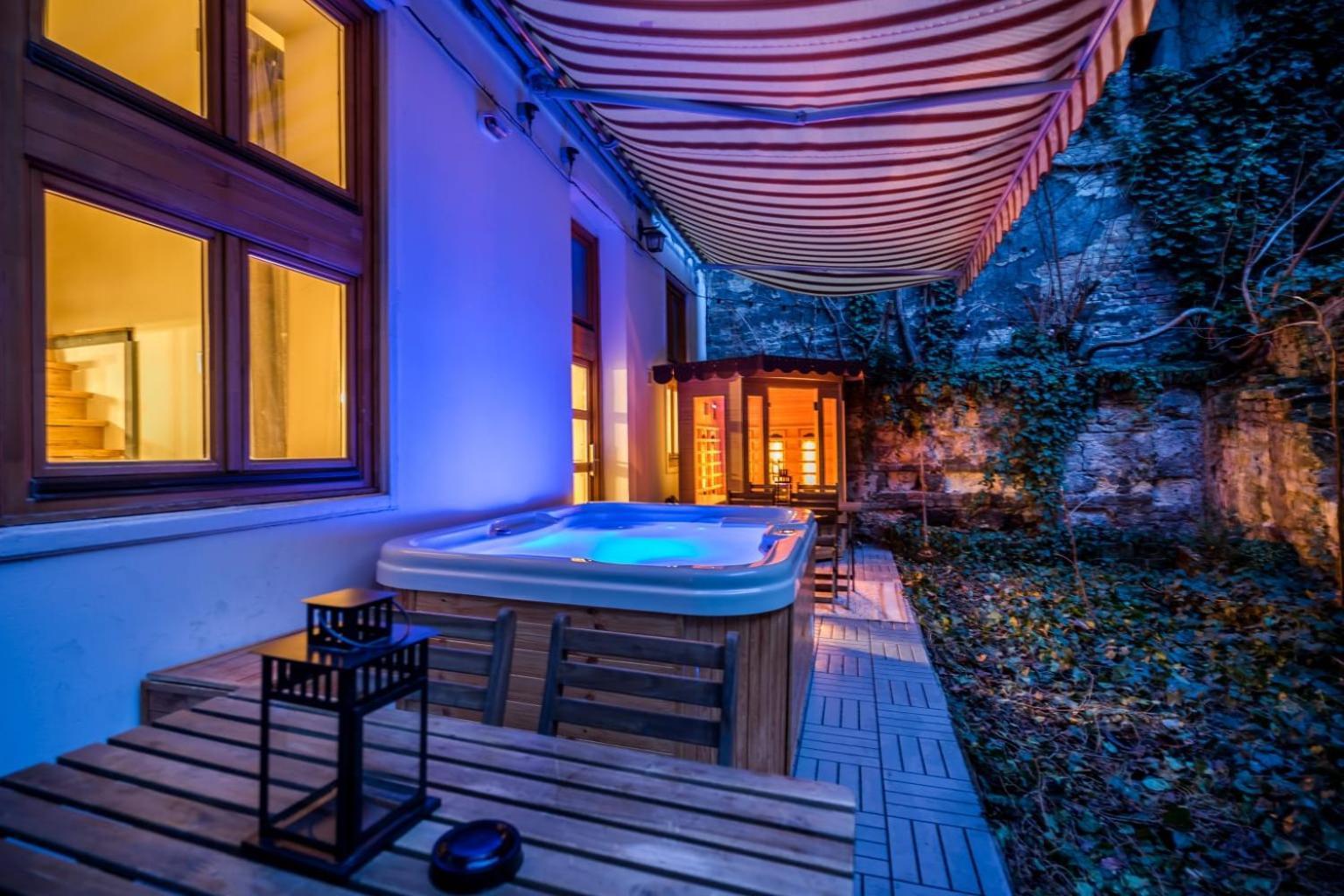 Wellness Wonderland: Garden, Sauna, Jacuzzi In Cbd Budapest Eksteriør bilde