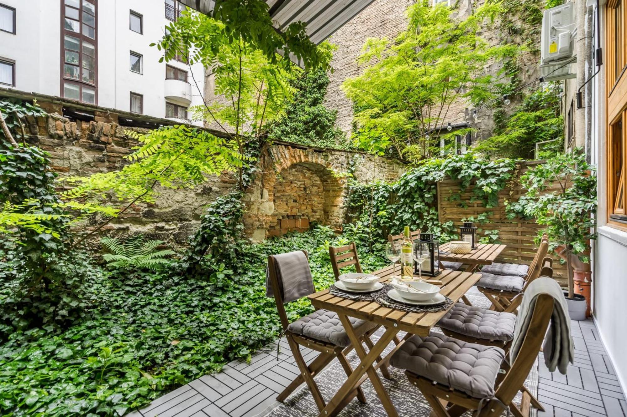 Wellness Wonderland: Garden, Sauna, Jacuzzi In Cbd Budapest Eksteriør bilde