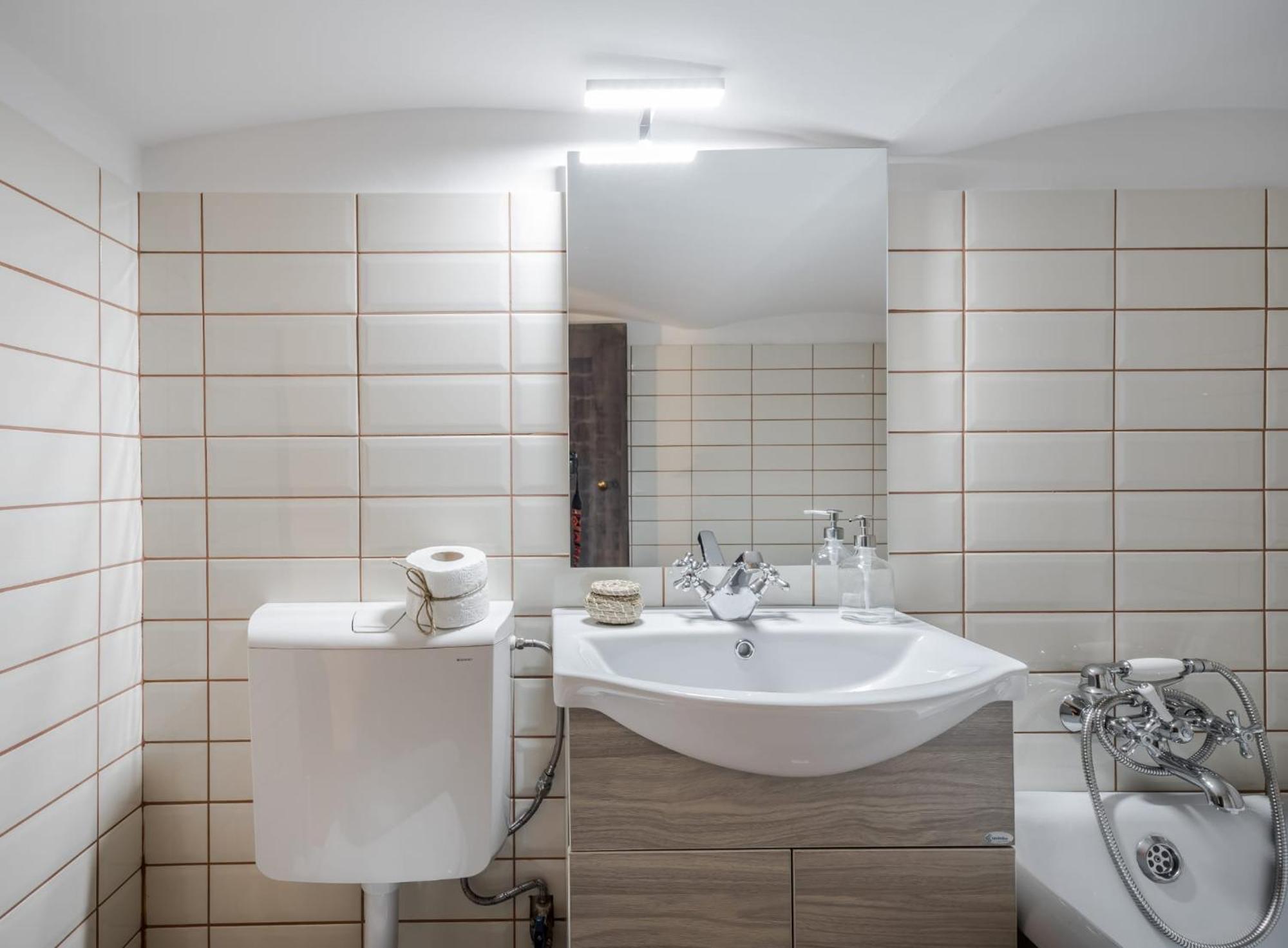Wellness Wonderland: Garden, Sauna, Jacuzzi In Cbd Budapest Eksteriør bilde