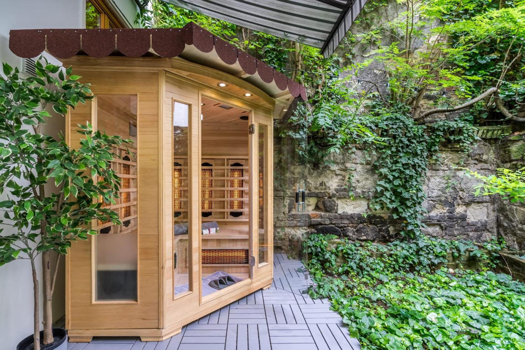 Wellness Wonderland: Garden, Sauna, Jacuzzi In Cbd Budapest Eksteriør bilde